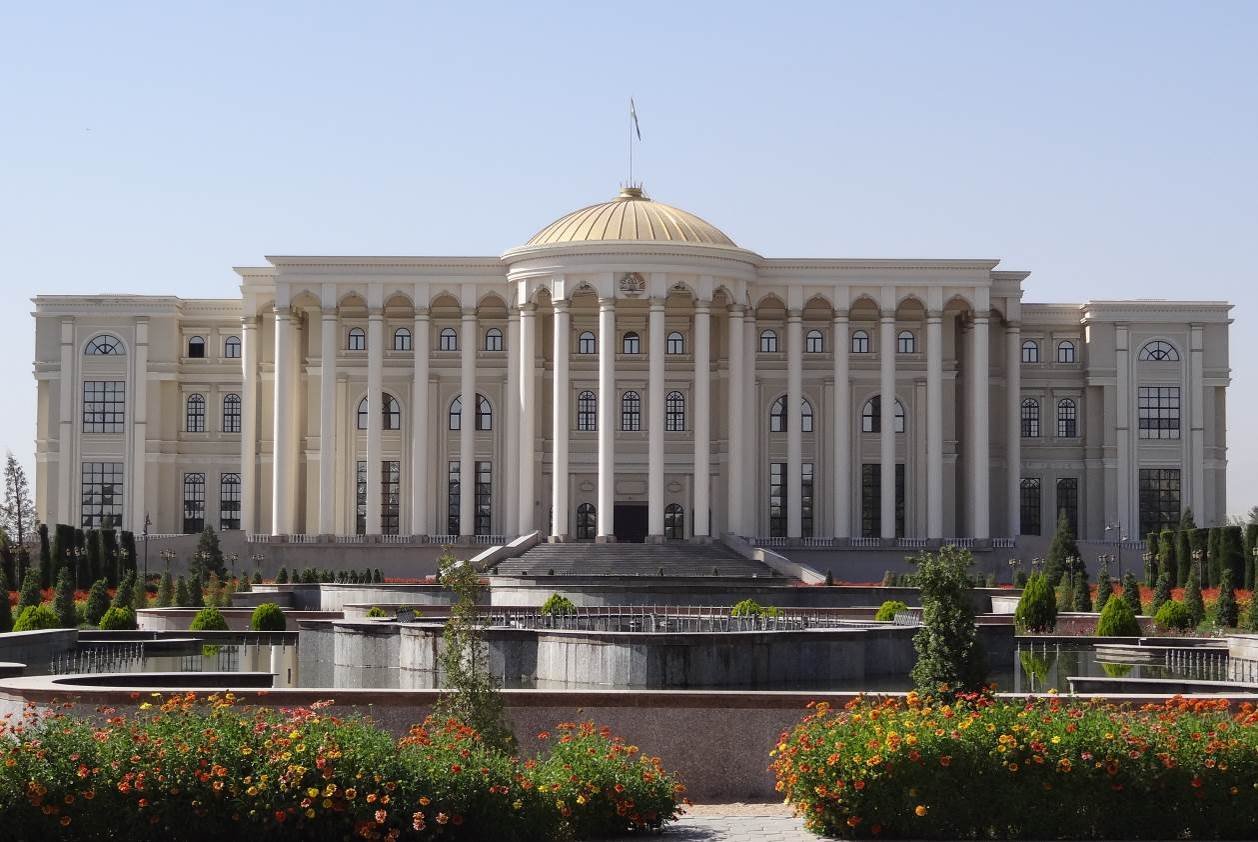 Где можно купить в душанбе. Дворец нации Таджикистан. Дворец нации (Душанбе). Дворец арбоб в Худжанде. Дворец нации Кохи миллат.