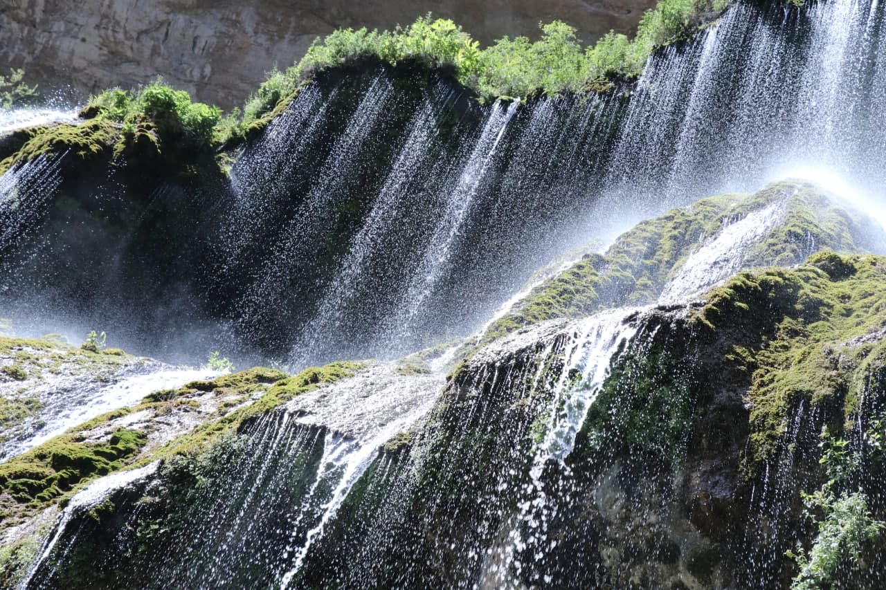 Эгромжан водопад. Водопад Сангардак в Узбекистане. Сангардак Сурхандарья. Сангардак шаршара Узбекистан. Водопад шаршара Заамин.